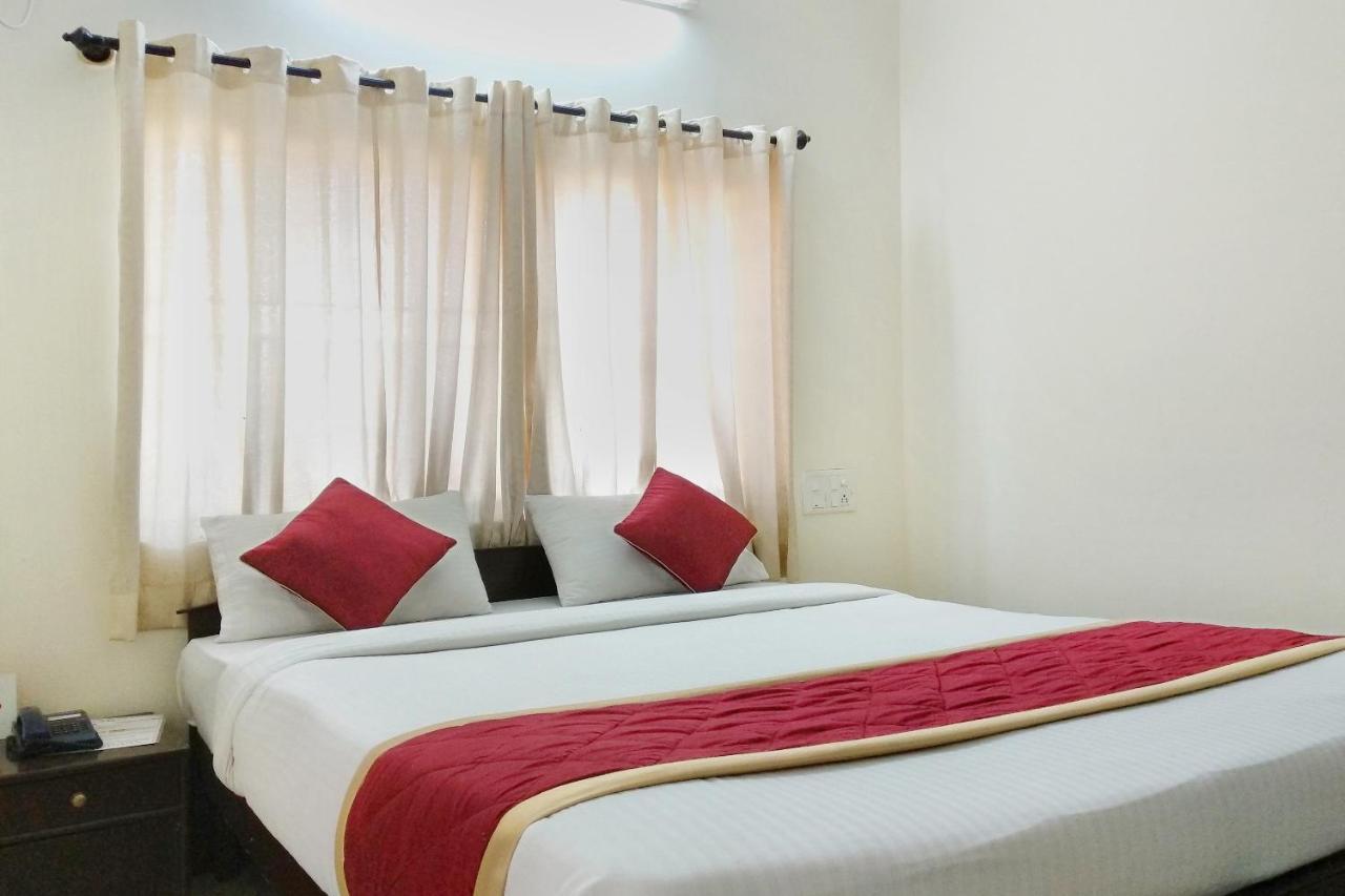 Super Oyo Capital O Premium Hotel Victoria Heights Near Sri Someshwara Swami Temple Бенґалуру Екстер'єр фото